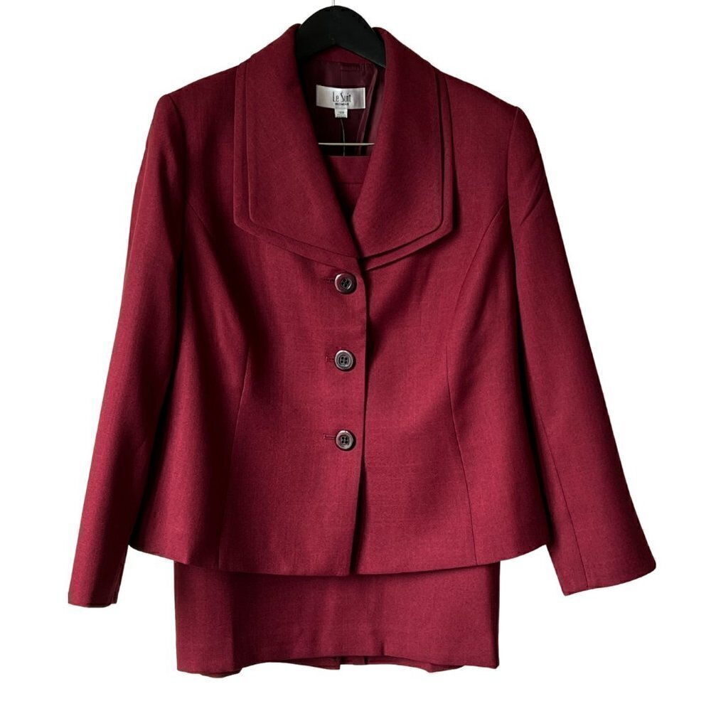 Le Suit Women's 3-Button 2-Piece Skirt Suit, 14W